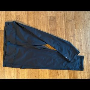 Black lulu lemon cropped leggings sz 12 . Great shape no tears
